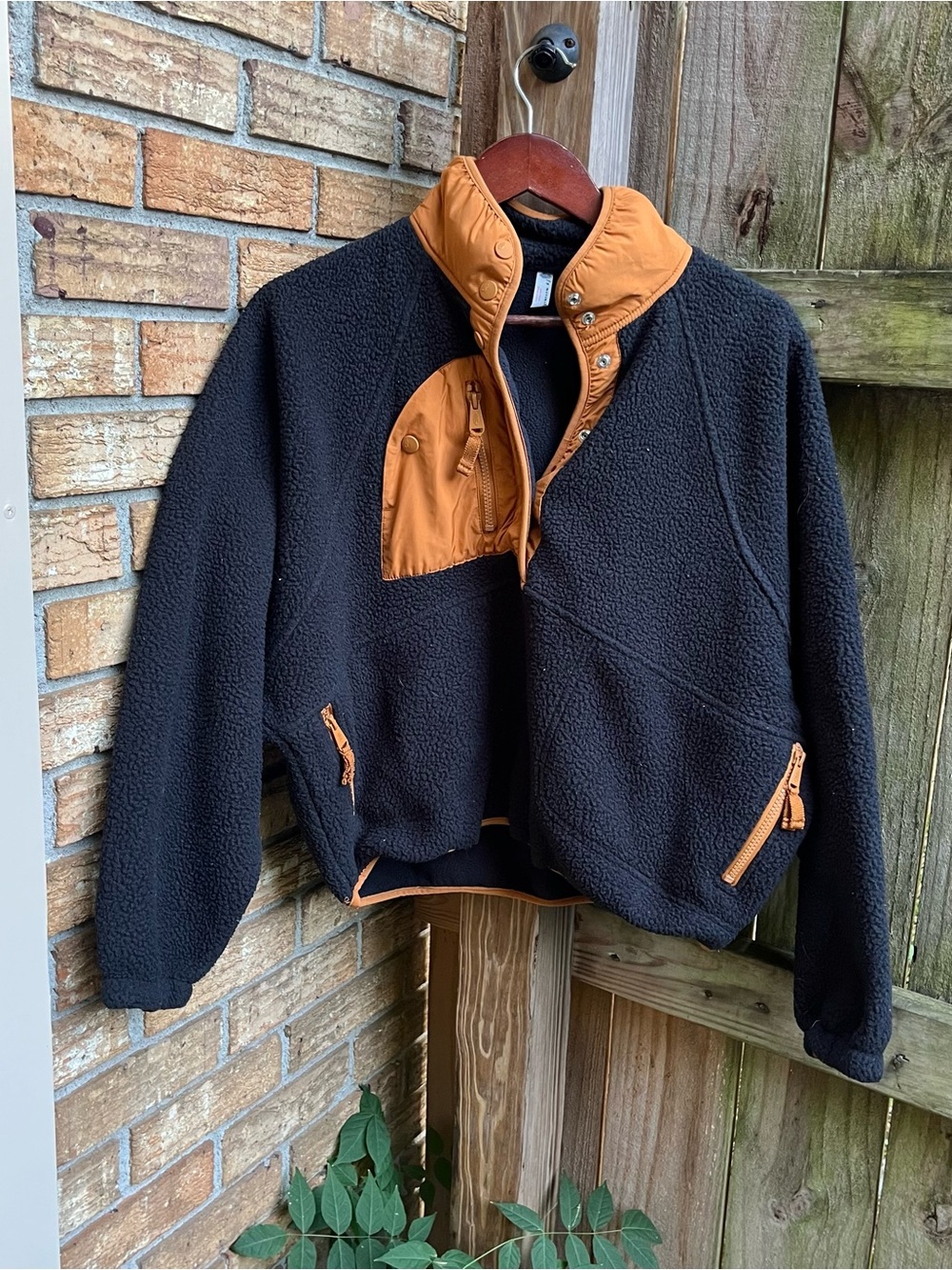 FP Movement by Free People Hit The Slipes Black Fleece Pullover with Tan Accents - Picture 1 of 4